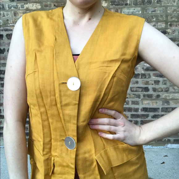 Vintage 1970s MOD mustard yellow vest with shell buttons - Picture 5 of 9